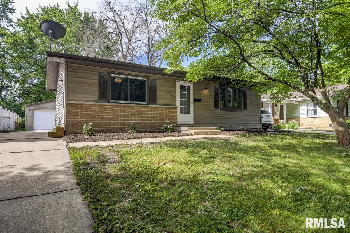 2520 Selkirk Road Springfield, IL 62702 - Photo 3 of 36