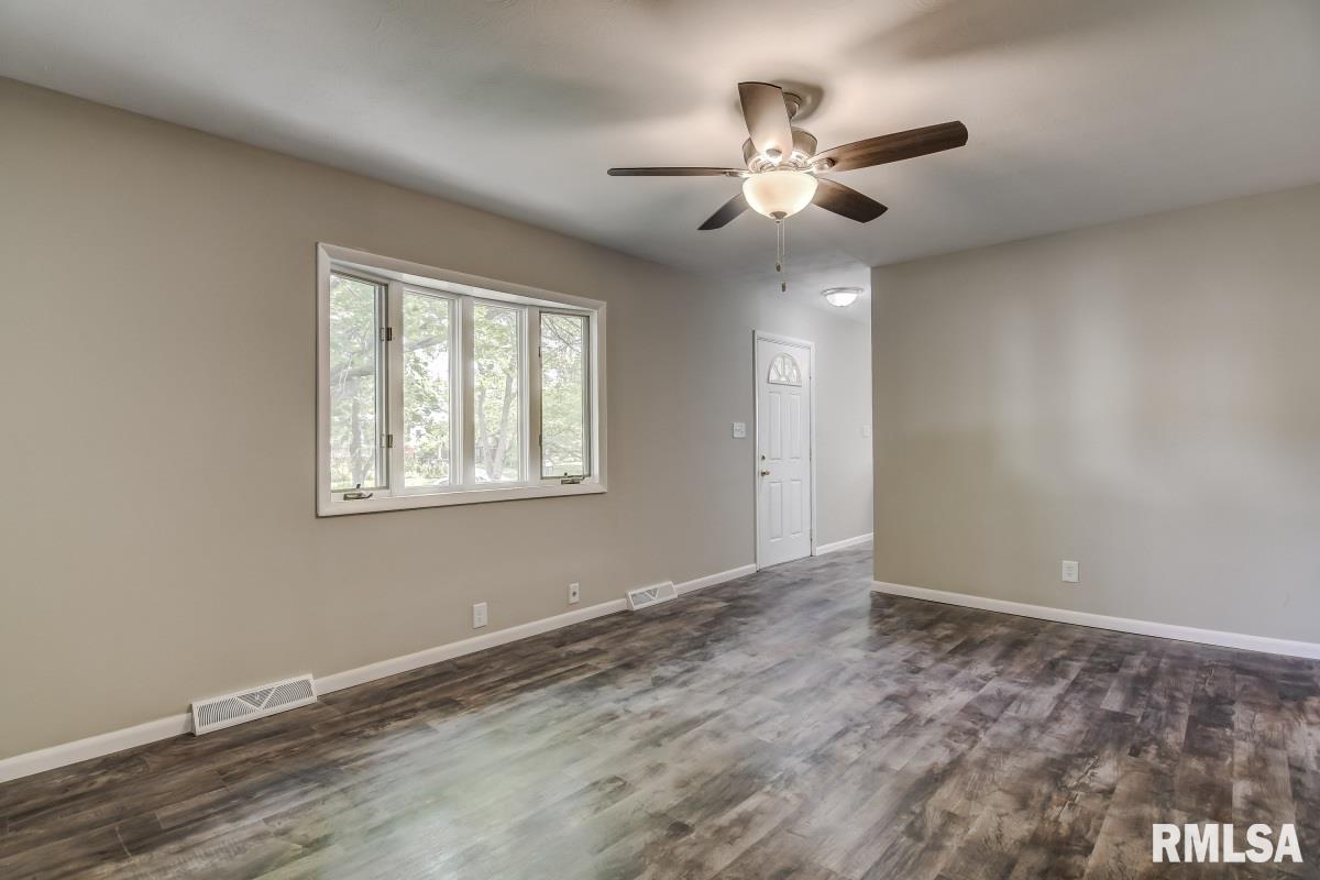 2520 Selkirk Road Springfield, IL 62702 - Photo 7 of 36