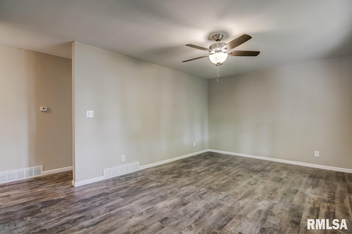 2520 Selkirk Road Springfield, IL 62702 - Photo 8 of 36