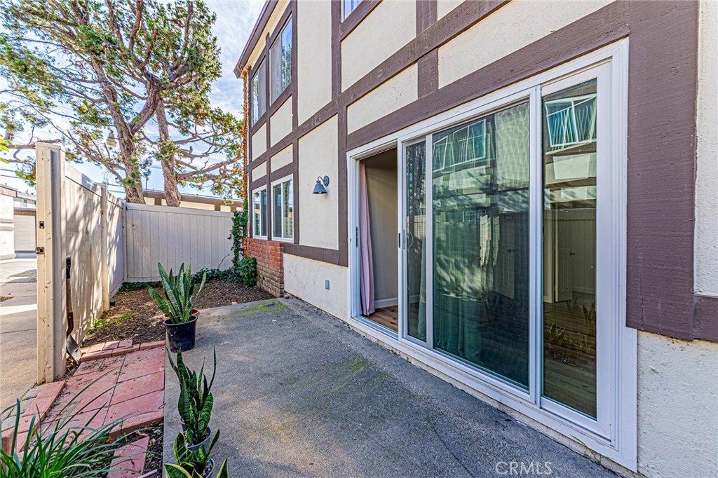 15510 Williams Street, Unit F Tustin, CA 92780 - Photo 23 of 34 Private courtyard