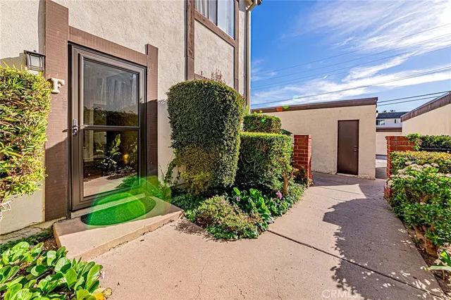 $618,000 | 15510 Williams Street, Unit F, Tustin, CA 92780