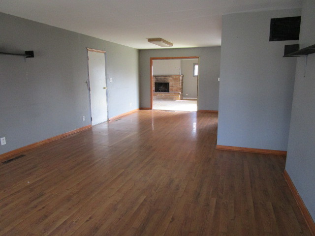 715 Rambler Court Streamwood, IL 60107 - Photo 2 of 11