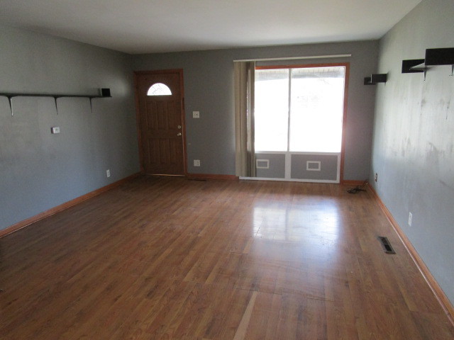 715 Rambler Court Streamwood, IL 60107 - Photo 3 of 11