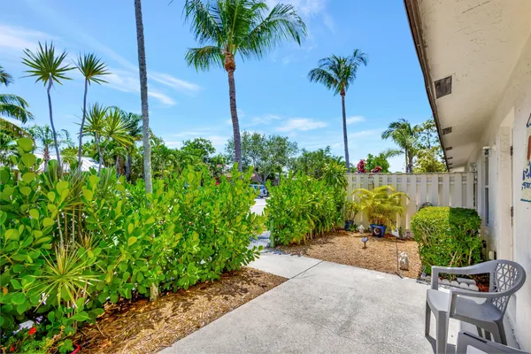 $2,200 | 1919 Doffer Lane, Juno Ridge, FL 33408