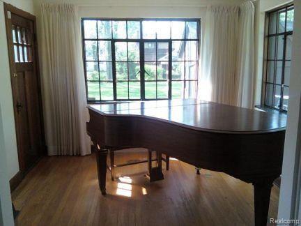 125 Cambridge Boulevard Pleasant Ridge, MI 48069 - Photo 7 of 13 Dining Room