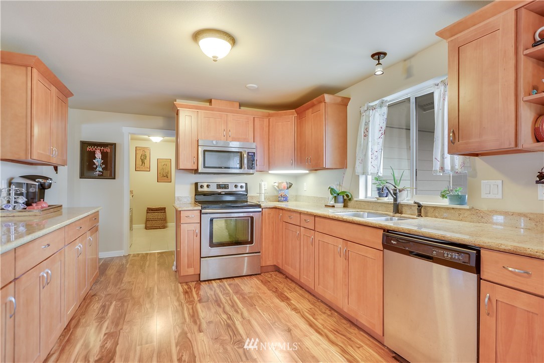 1546 South Walters Road Tacoma, WA 98465 - Photo 5 of 22