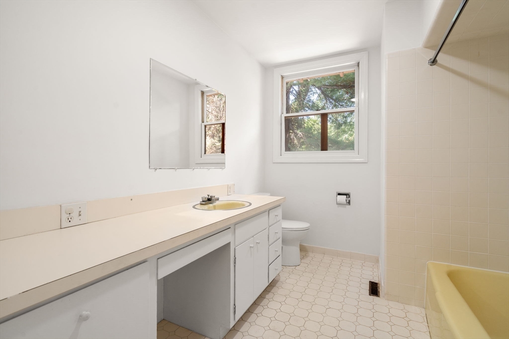 136 Dudley Road Newton, MA 02459 - Photo 16 of 23