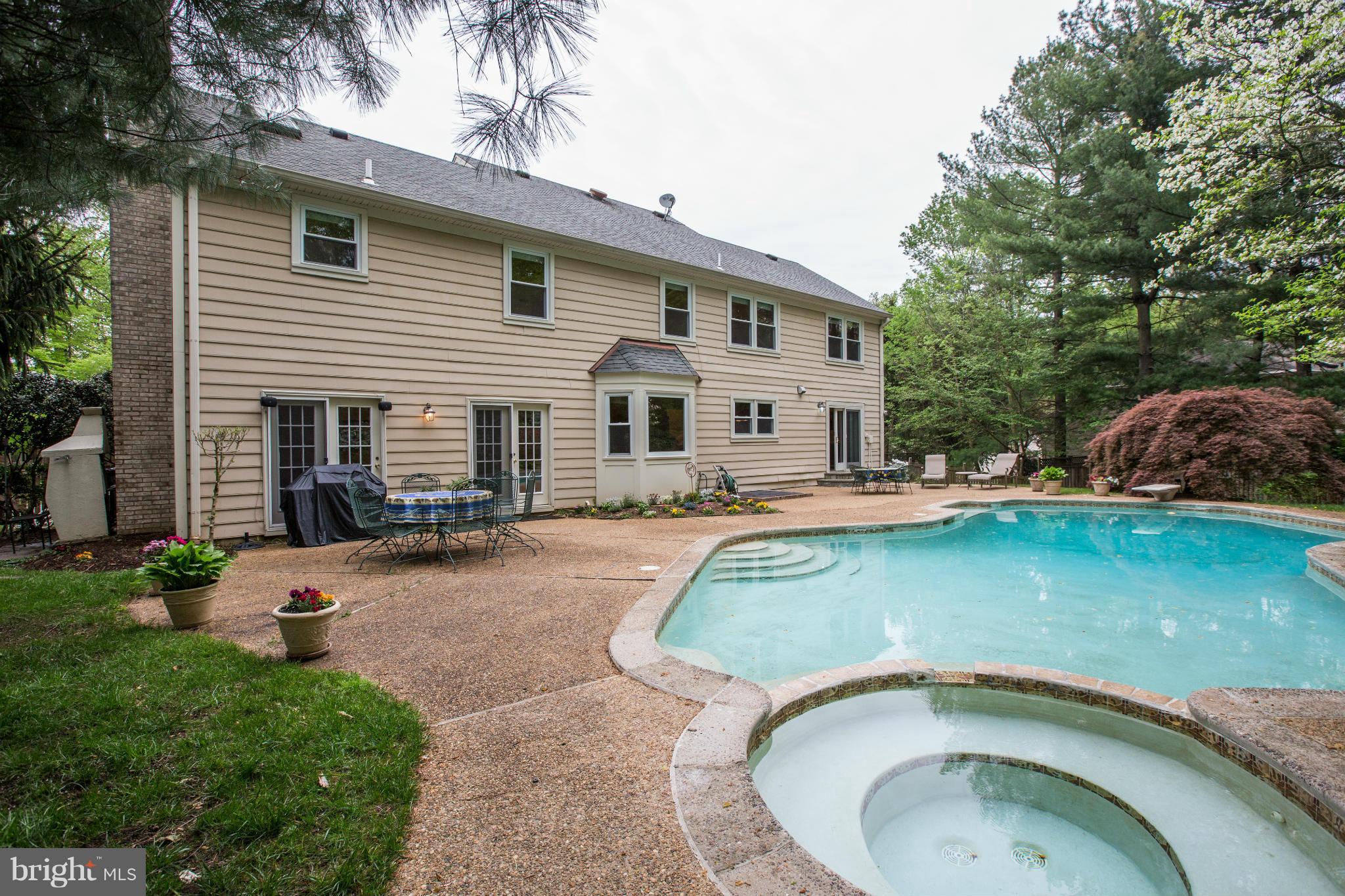 759 Ridge Drive McLean, VA 22101 - Photo 29 of 30 Exterior (Rear)