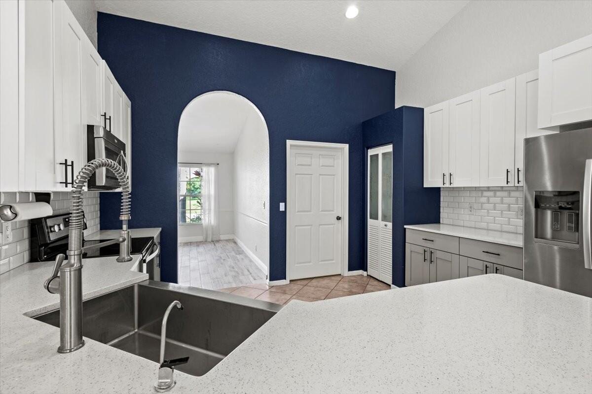 515 Southeast Cliff Road Port St. Lucie, FL 34984 - Photo 16 of 70 515-SE-Cliff-Rd-0045