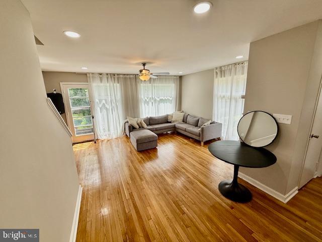 939 Owens Road Oxon Hill, MD 20745 - Photo 9 of 32 Living Room/Dining Room