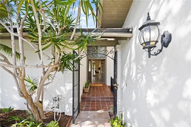 $1,975,000 | 1954 Vista Caudal, Newport Beach, CA 92660
