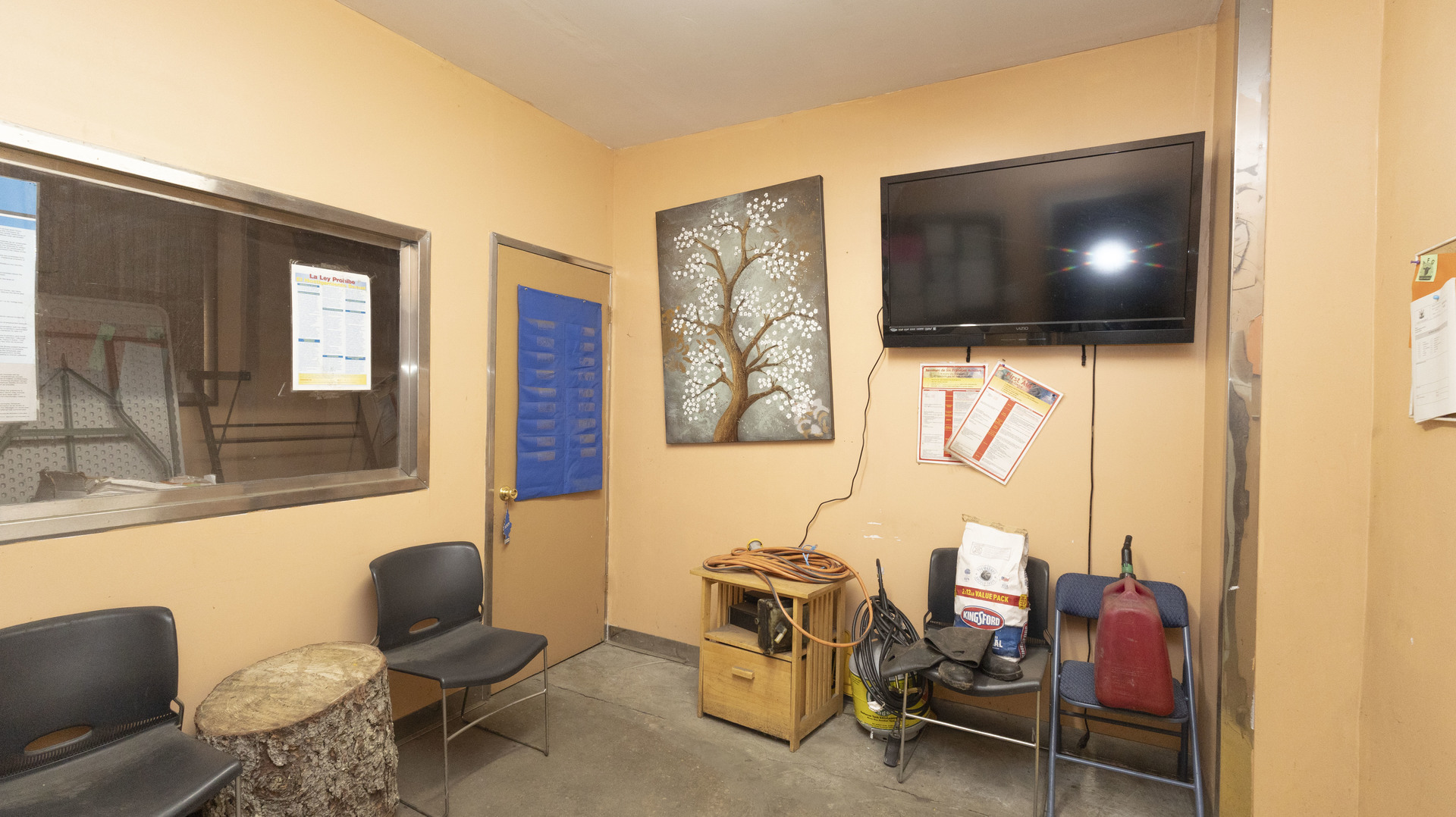 3612 West Roosevelt Road Chicago, IL 60624 - Photo 21 of 32 a living room with furniture and a flat screen tv