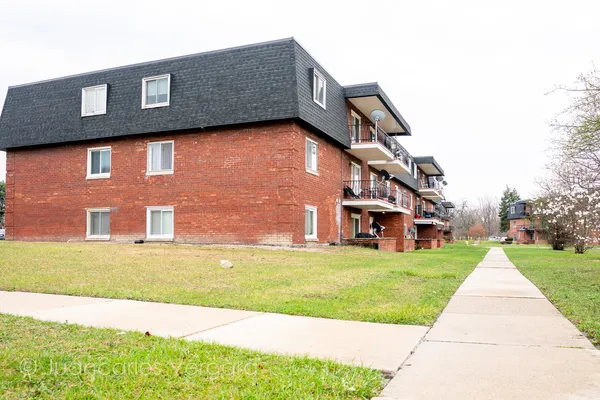 $80,000 | 17004 Novak Drive, Unit T104, Hazel Crest, IL 60429