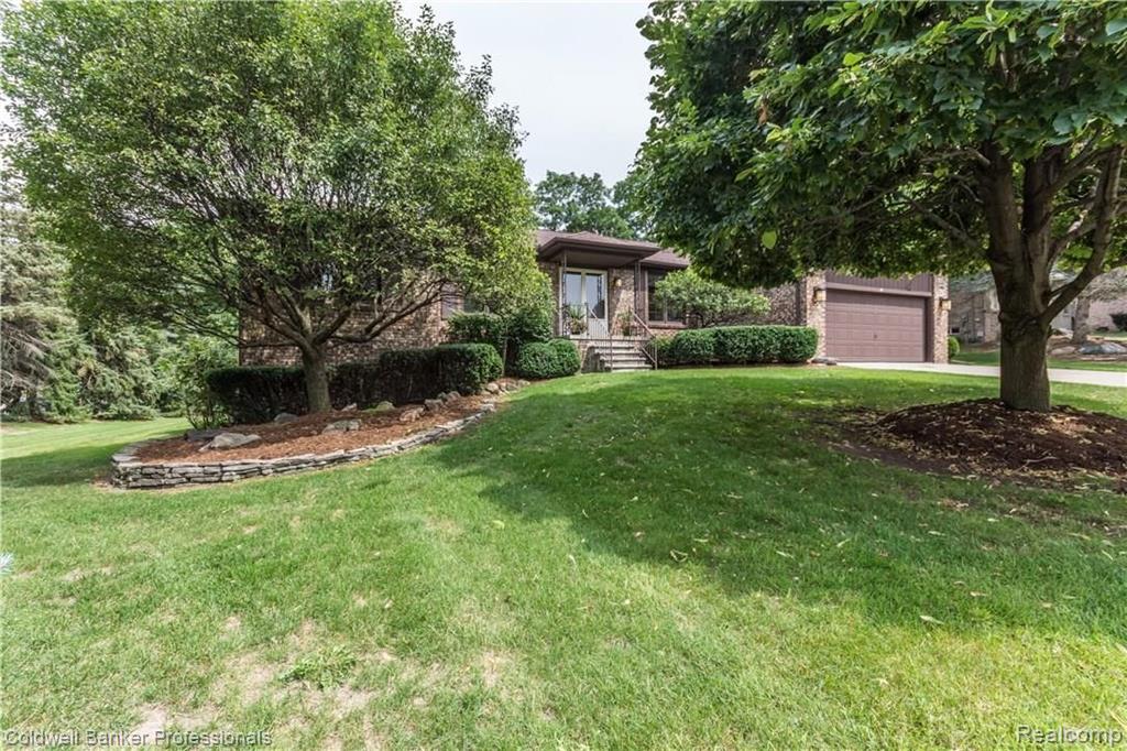 19 Sugar Pine Road Rochester Hills, MI 48309 - Photo 2 of 35