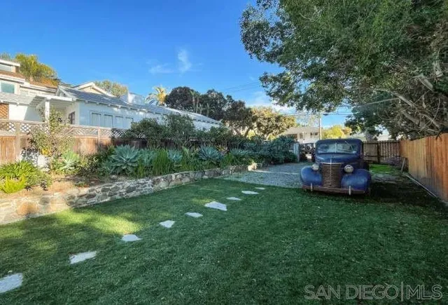 $2,300,000 | 31565 Eagle Rock Way, Laguna Beach, CA 92651