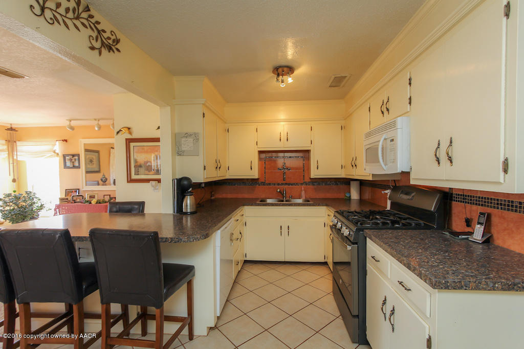 4817 Crockett Street Amarillo, TX 79110 - Photo 3 of 28 IMG_6382