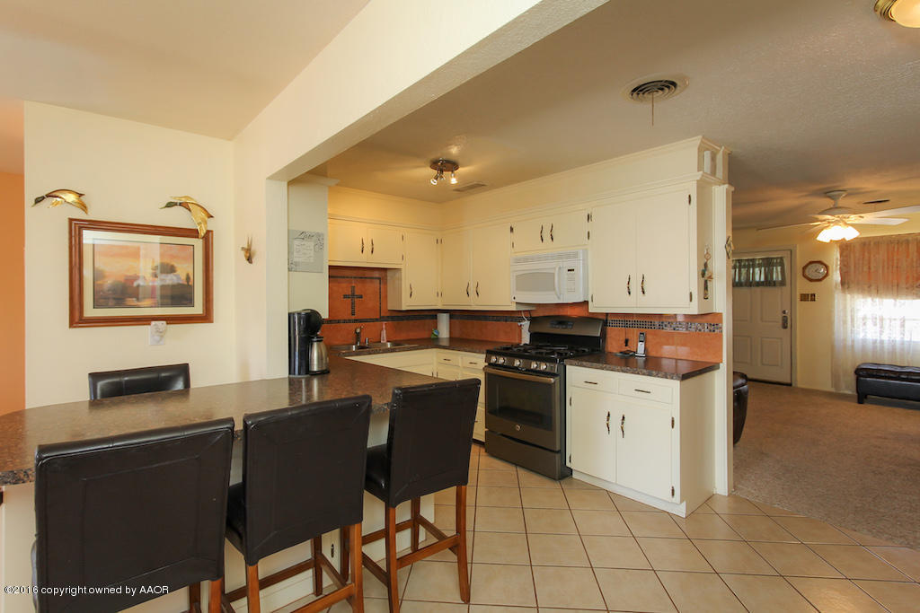 4817 Crockett Street Amarillo, TX 79110 - Photo 4 of 28 IMG_6399
