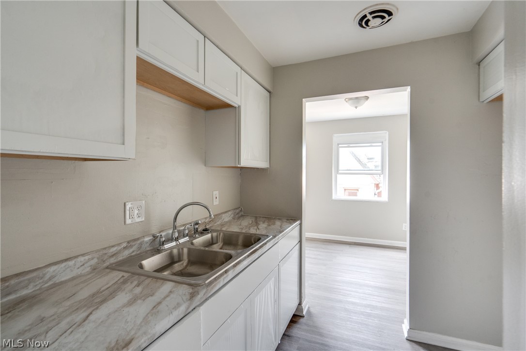2885 Hampton Road Cleveland, OH 44120 - Photo 9 of 13 Gallery Image 9