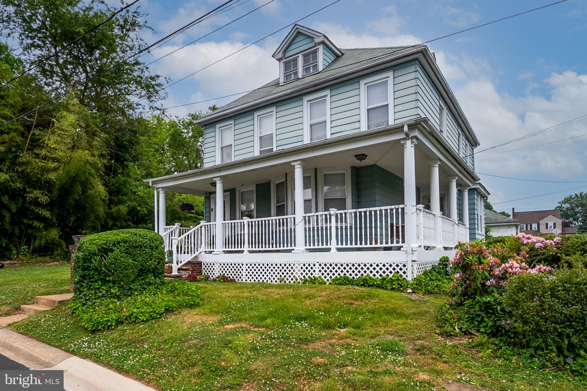 Welcome to 1121 Rosedale Avenue