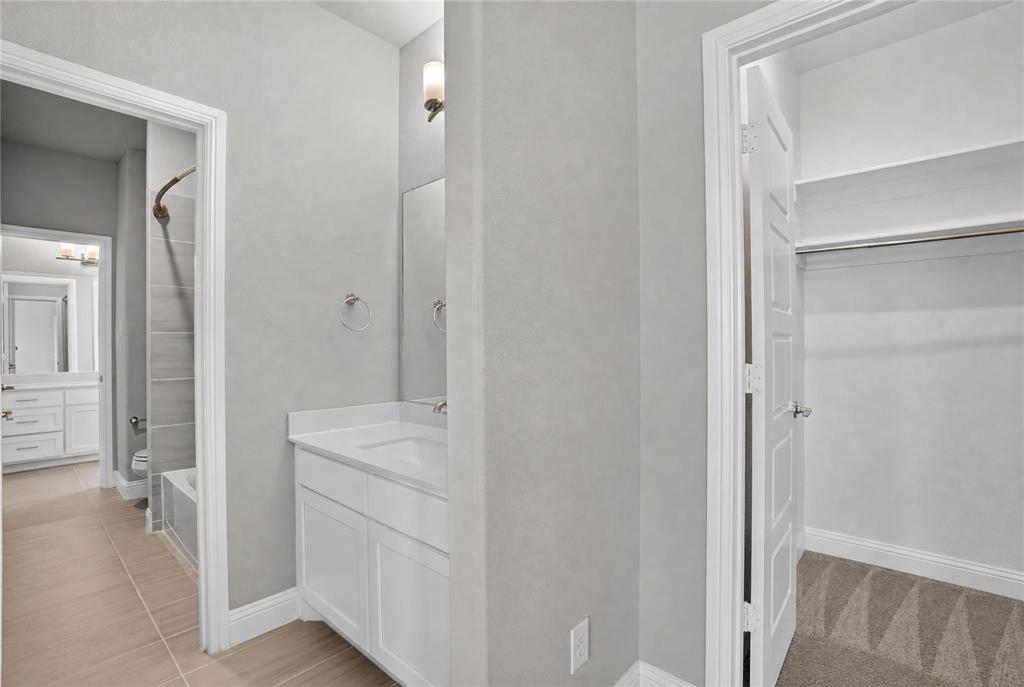 2528 Horsetail Road Frisco, TX 75033 - Photo 26 of 39 View of the jack and jill bath.