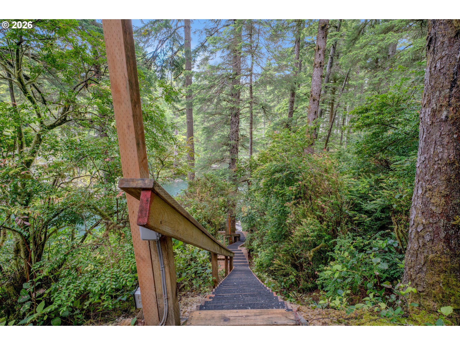 5323 Leavitt Loop Florence, OR 97439 - Photo 42 of 48 Staircase