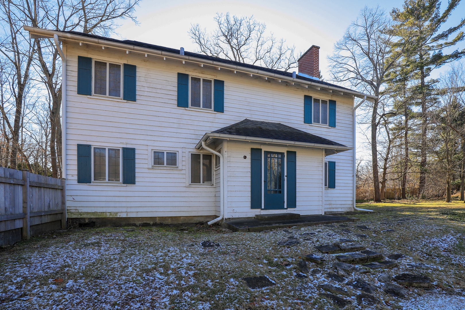 420 Washington Road Lake Forest, IL 60045 - Photo 2 of 7 a view of a house with a yard