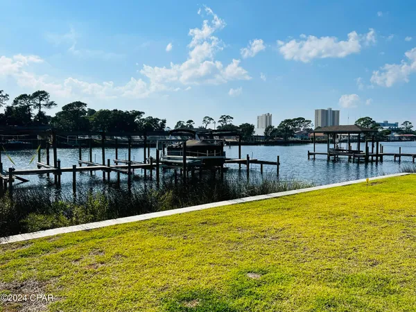 $1,950 | 8623 North Lagoon Drive, Unit B10, Panama City Beach, FL 32408