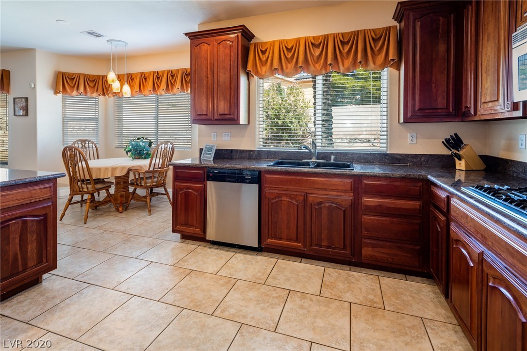 1041 Norellat Road Henderson, NV 89011 - Photo 13 of 35 Gallery Image 13