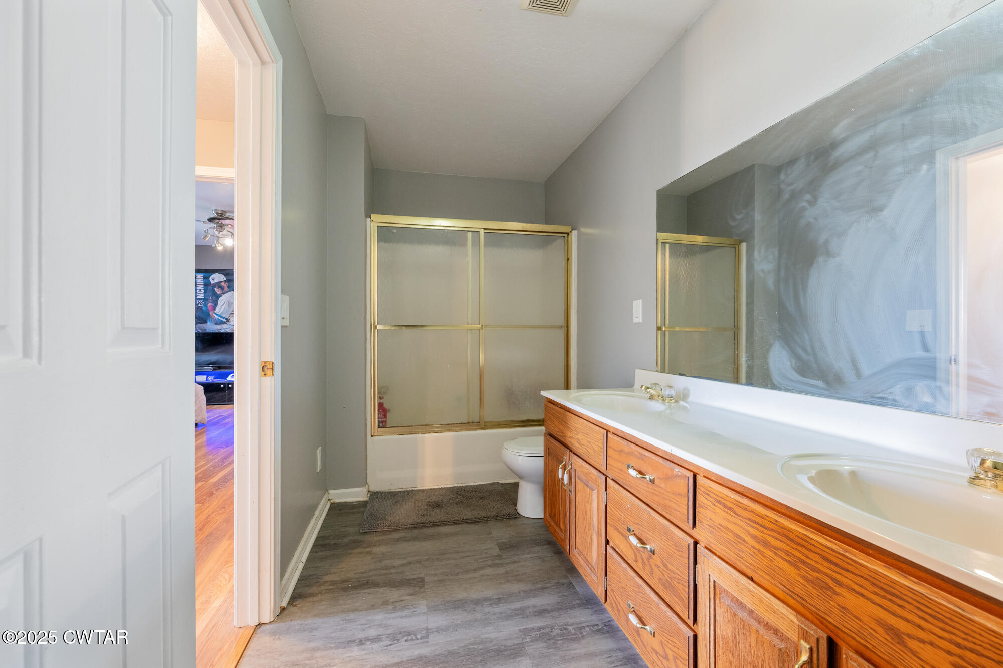 1100 Power Station Road Trezevant, TN 38258 - Photo 20 of 40 a bathroom with a sink a mirror and a bathtub