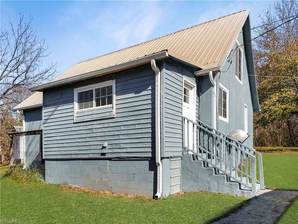 133 Ferry Street Ronda, NC 28670 - Photo 3 of 16 Gallery Image 3