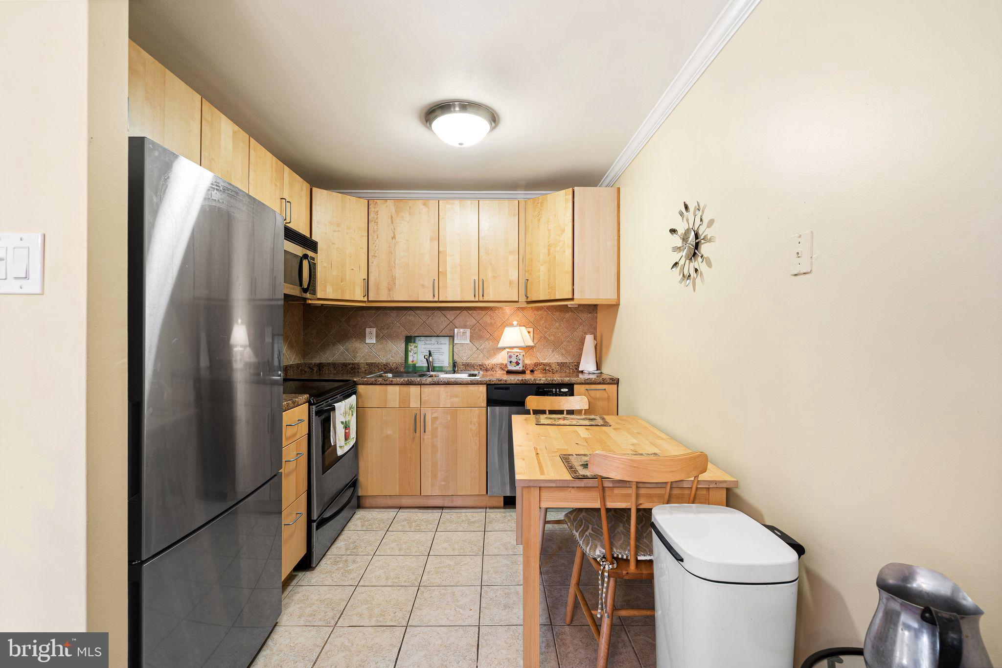 501 North Providence Road, Unit 319 Media, PA 19063 - Photo 2 of 29 Kitchen w/Stainless Steel Appliances