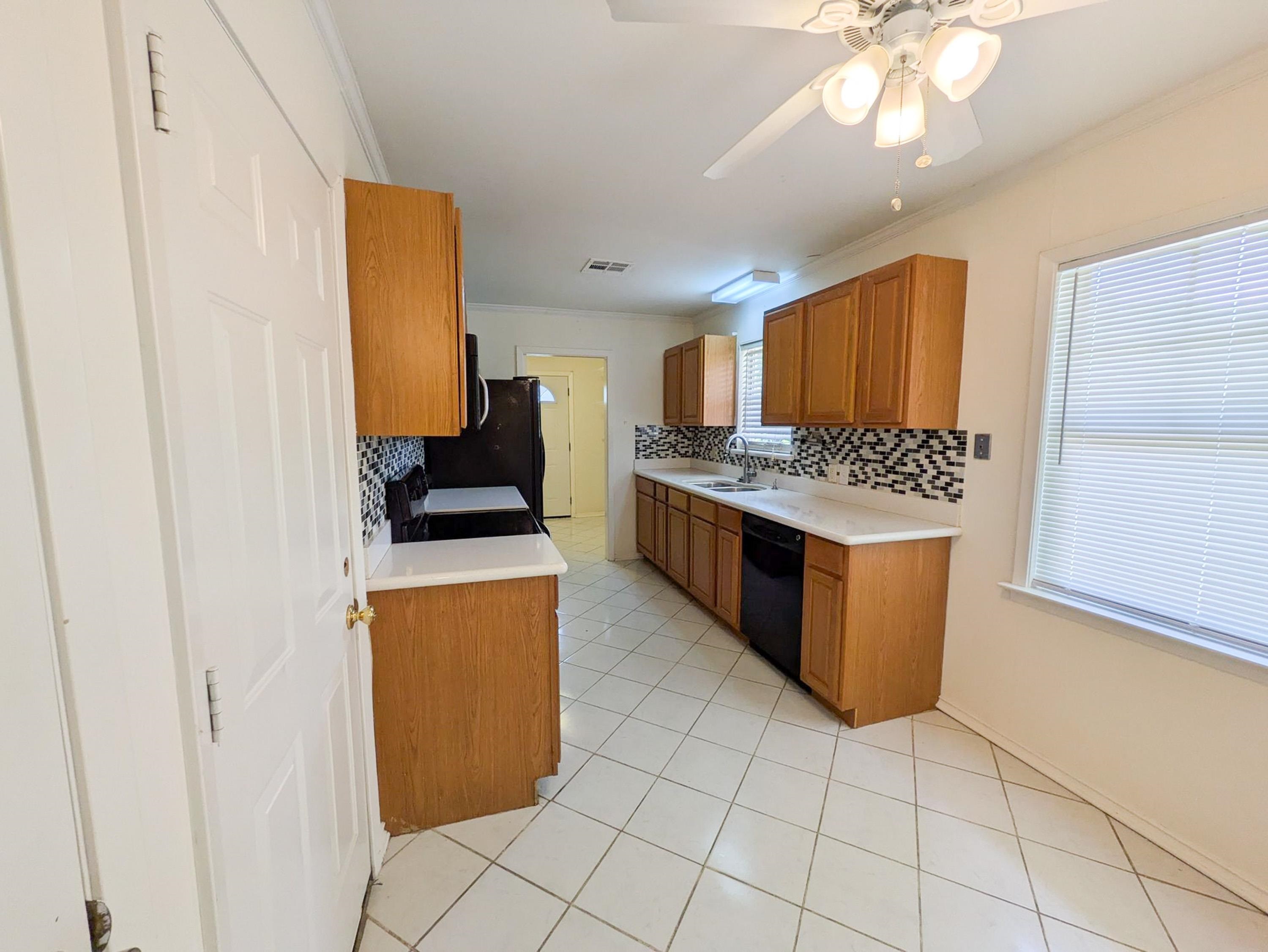 5040 Raleigh Drive Beaumont, TX 77706 - Photo 8 of 22