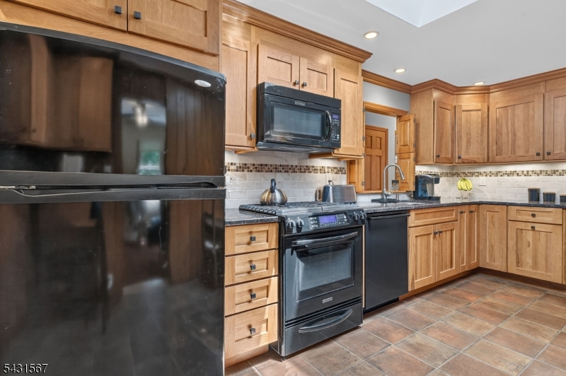 28 Saw Mill Road Warren, NJ 07059 - Photo 18 of 38