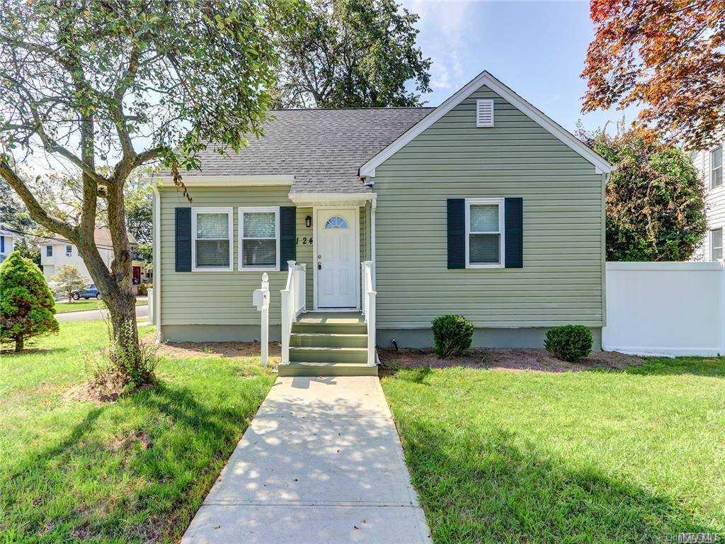 124 Little E Neck Road Babylon, NY 11702 - Photo 1 of 1 Gallery Image 1