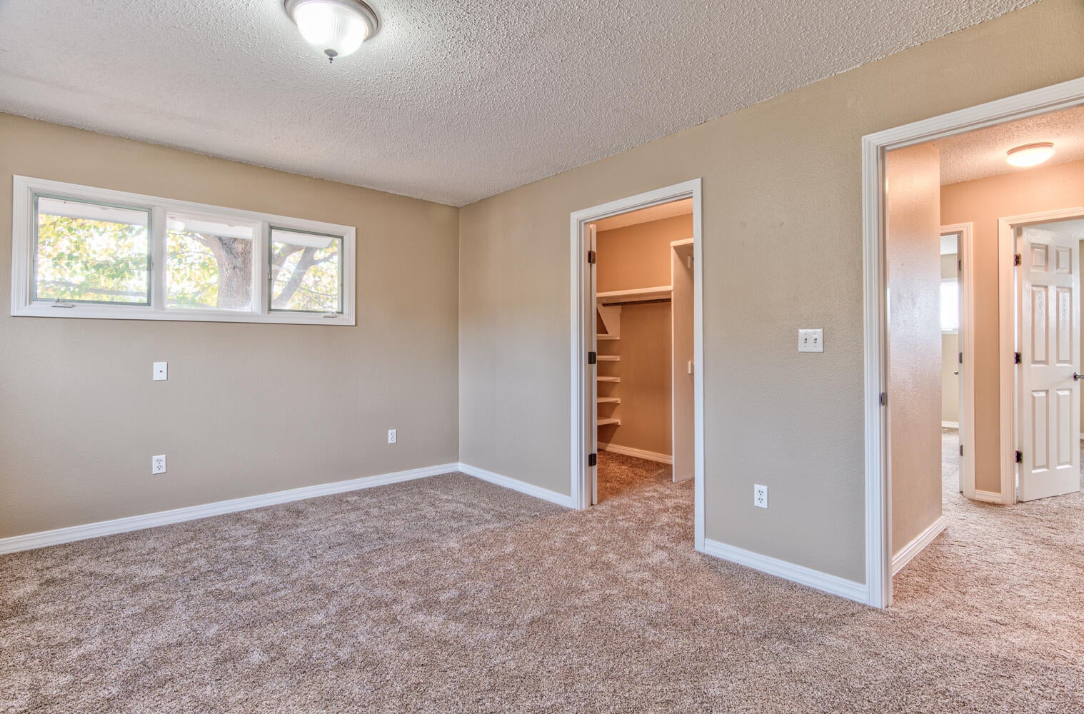 2101 Southwest Locust Way Madras, OR 97741 - Photo 19 of 50 Master Bedroom