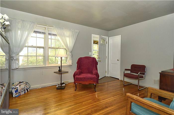 1526 Hanby Street Silver Spring, MD 20902 - Photo 2 of 19 Living Room