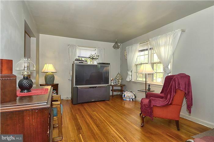 1526 Hanby Street Silver Spring, MD 20902 - Photo 13 of 19 Living Room