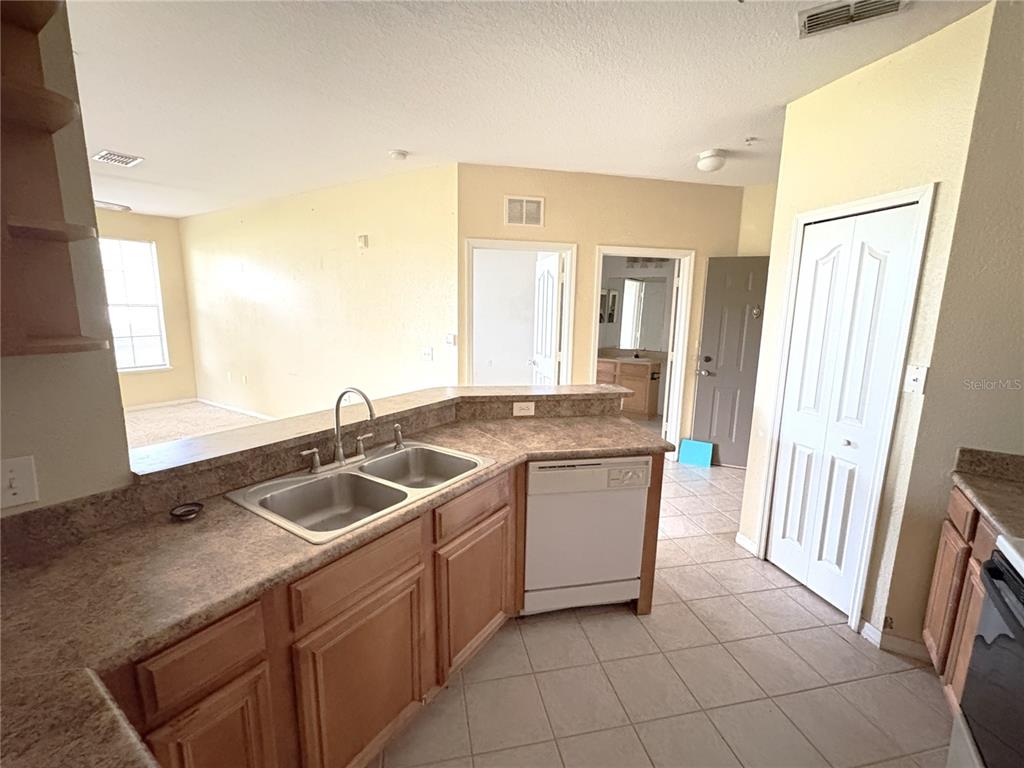 6177 Metrowest Boulevard, Unit 102 Orlando, FL 32835 - Photo 7 of 21