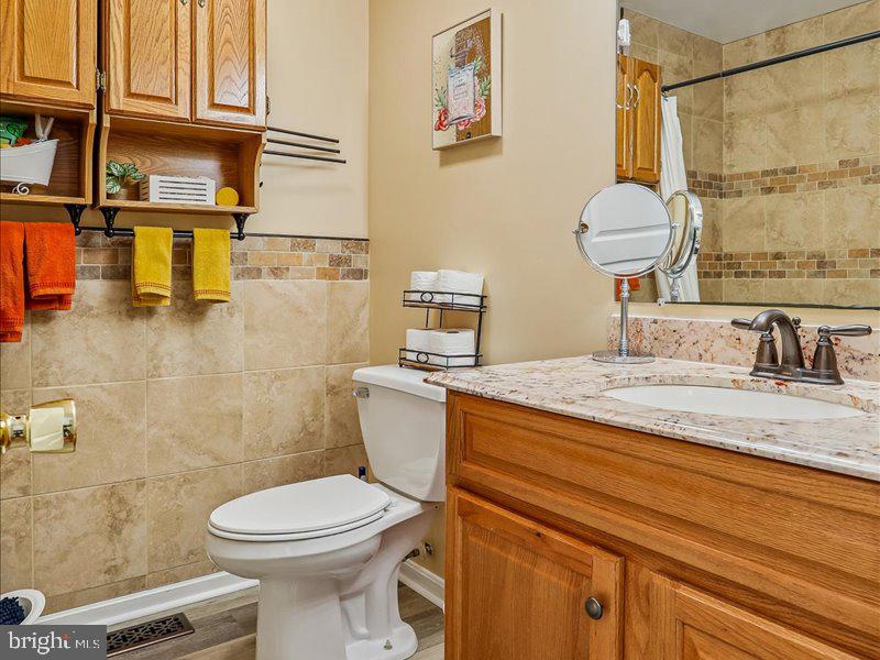 33 Musket Court Taneytown, MD 21787 - Photo 20 of 43 Hall Bath