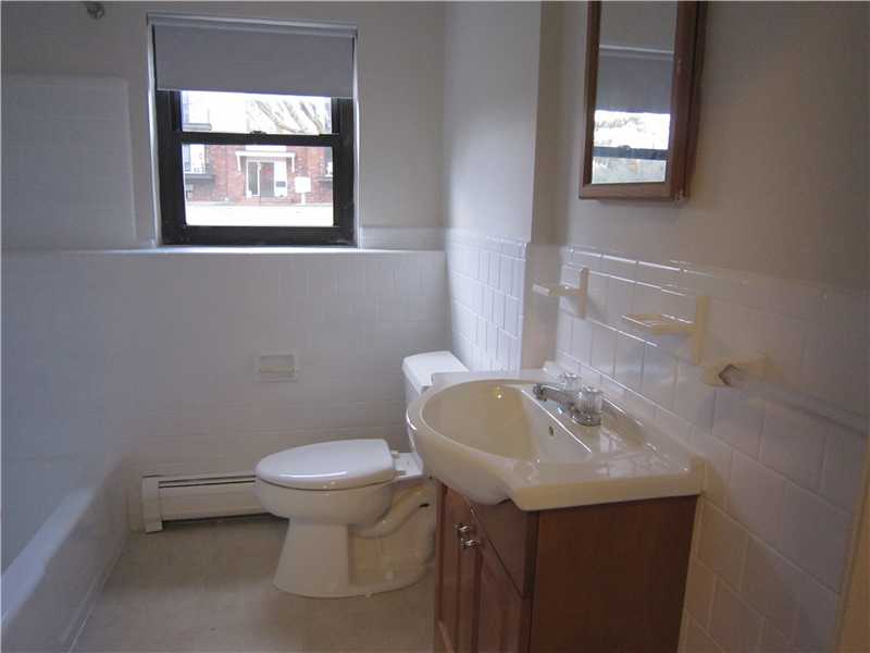 200 Old River Road, Unit 1 Lincoln, RI 02865 - Photo 5 of 7 Bathroom.
