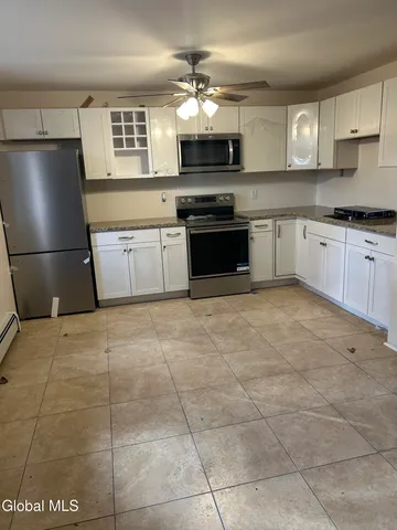 $1,350 | 18 1/2 Voorhees Street, Unit 1, Amsterdam, NY 12010