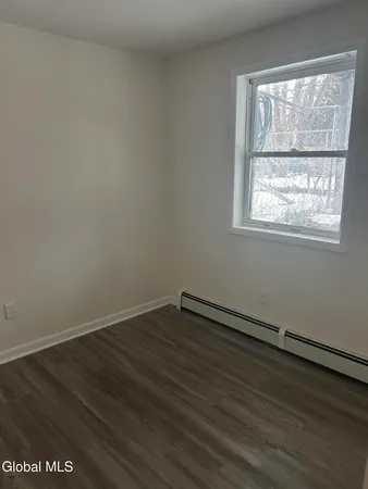 $1,350 | 18 1/2 Voorhees Street, Unit 1, Amsterdam, NY 12010