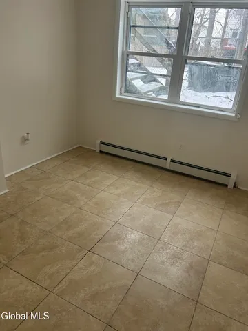 $1,350 | 18 1/2 Voorhees Street, Unit 1, Amsterdam, NY 12010