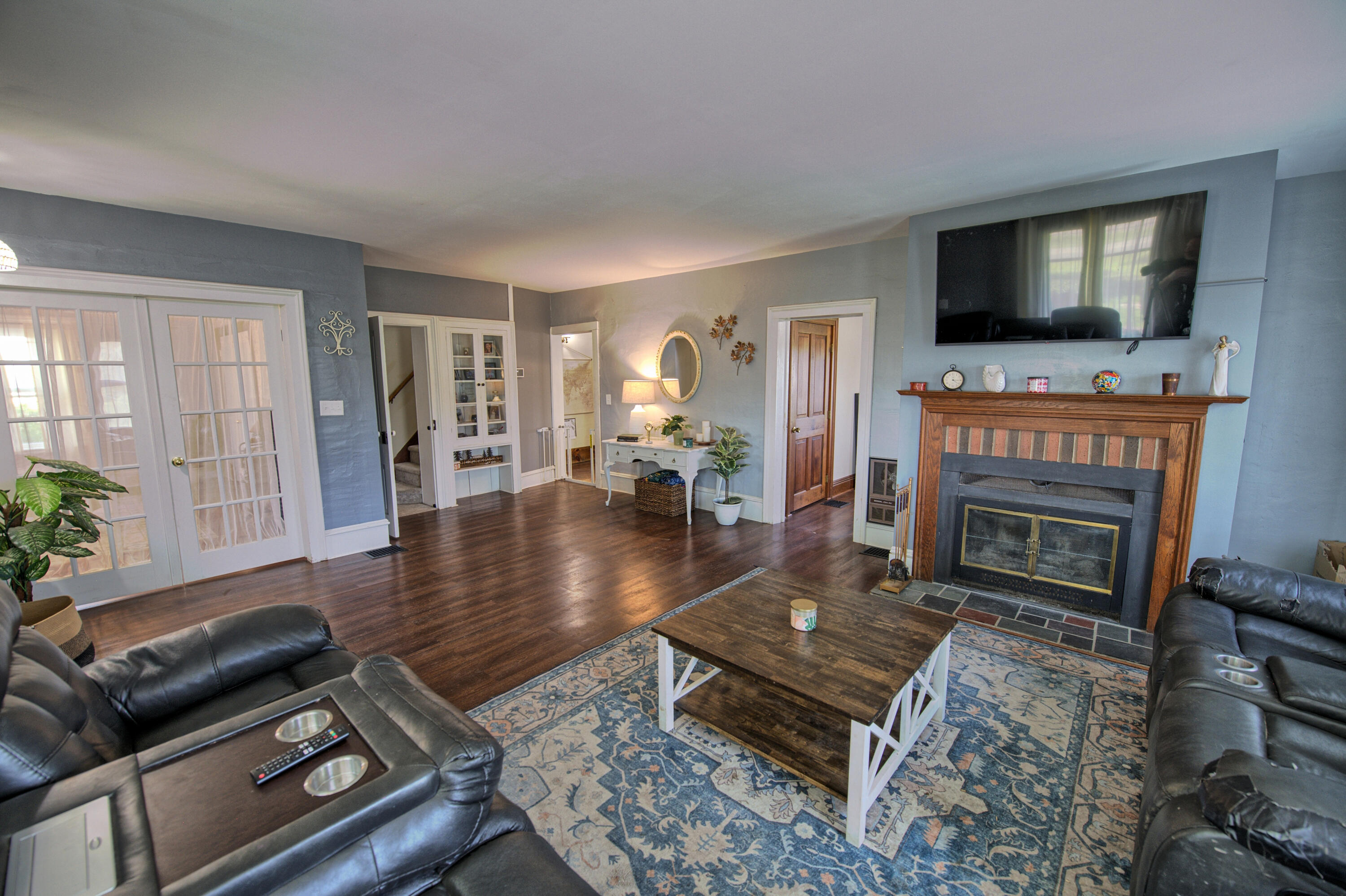 8250 Oneida Road Grand Ledge, MI 48837 - Photo 2 of 55 Living Room