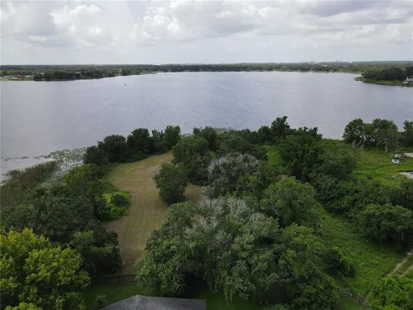 a view of a lake from a yard