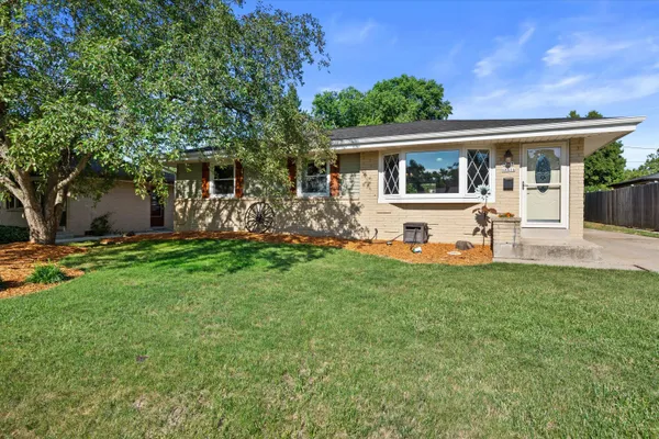 $349,900 | W148N8416 Albert Place, Menomonee Falls, WI 53051