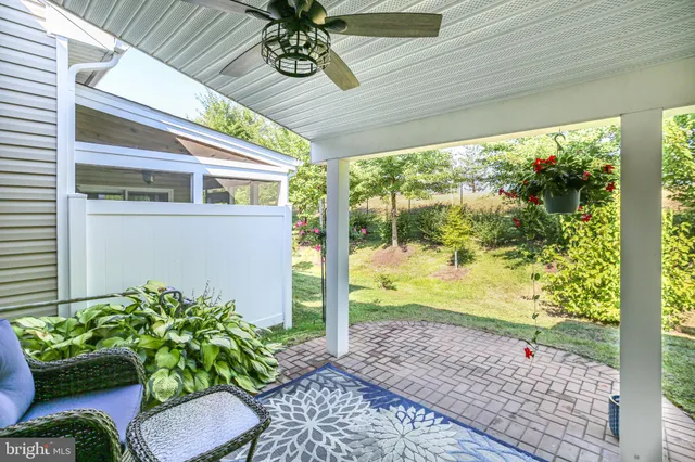 a bench sitting in front of a building