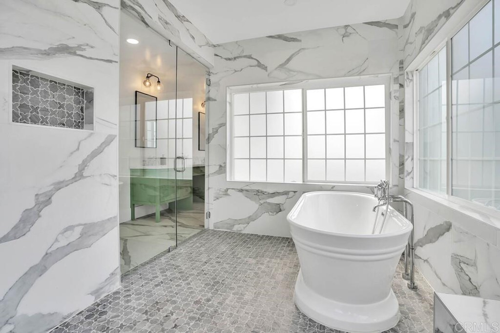 1864 Sunset Boulevard San Diego, CA 92103 - Photo 29 of 57 a spacious bathroom with a bathtub and sink