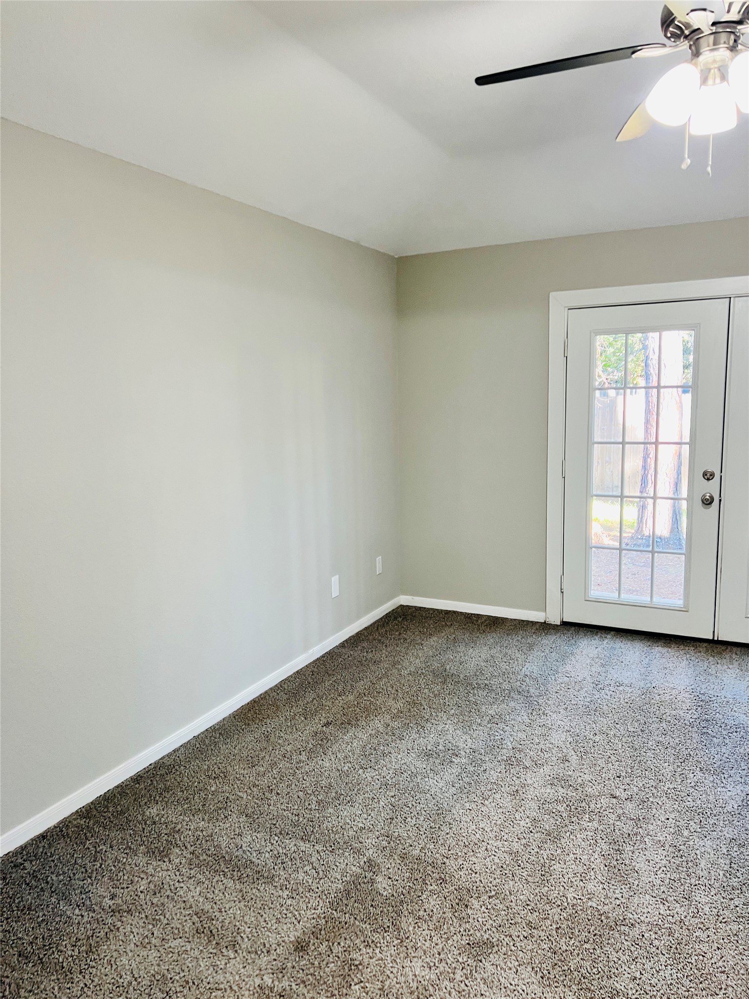 75 East Village Knoll Circle Spring, TX 77381 - Photo 20 of 33 an empty room with windows