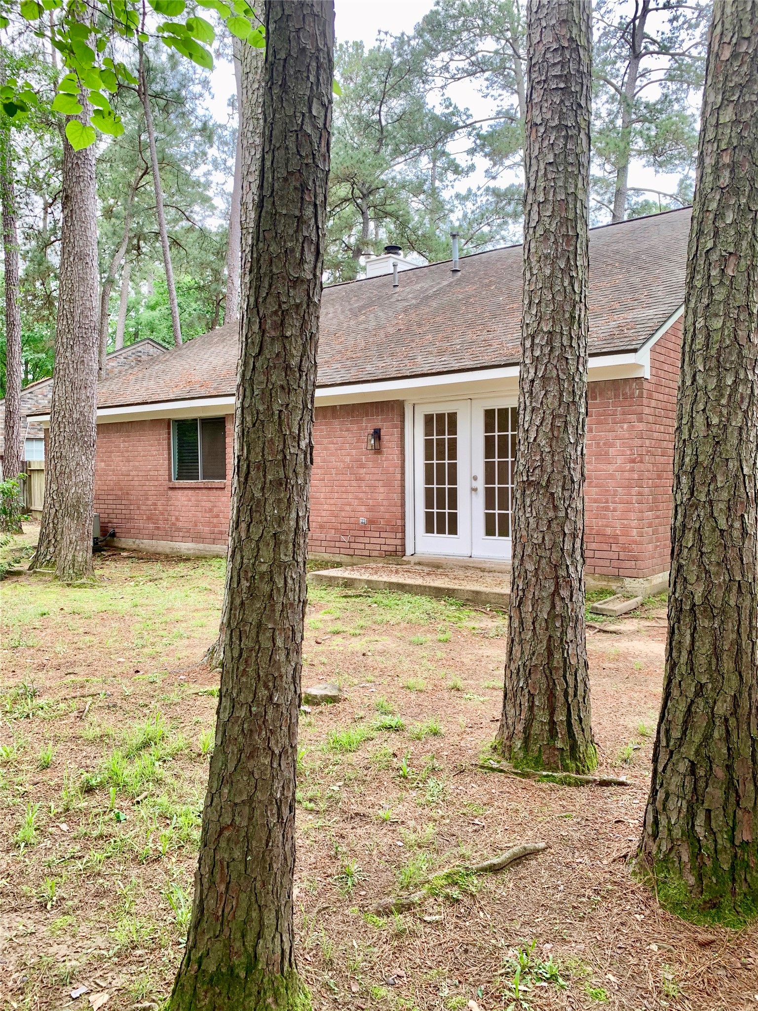 75 East Village Knoll Circle Spring, TX 77381 - Photo 28 of 33 a front view of a house with a garden and yard